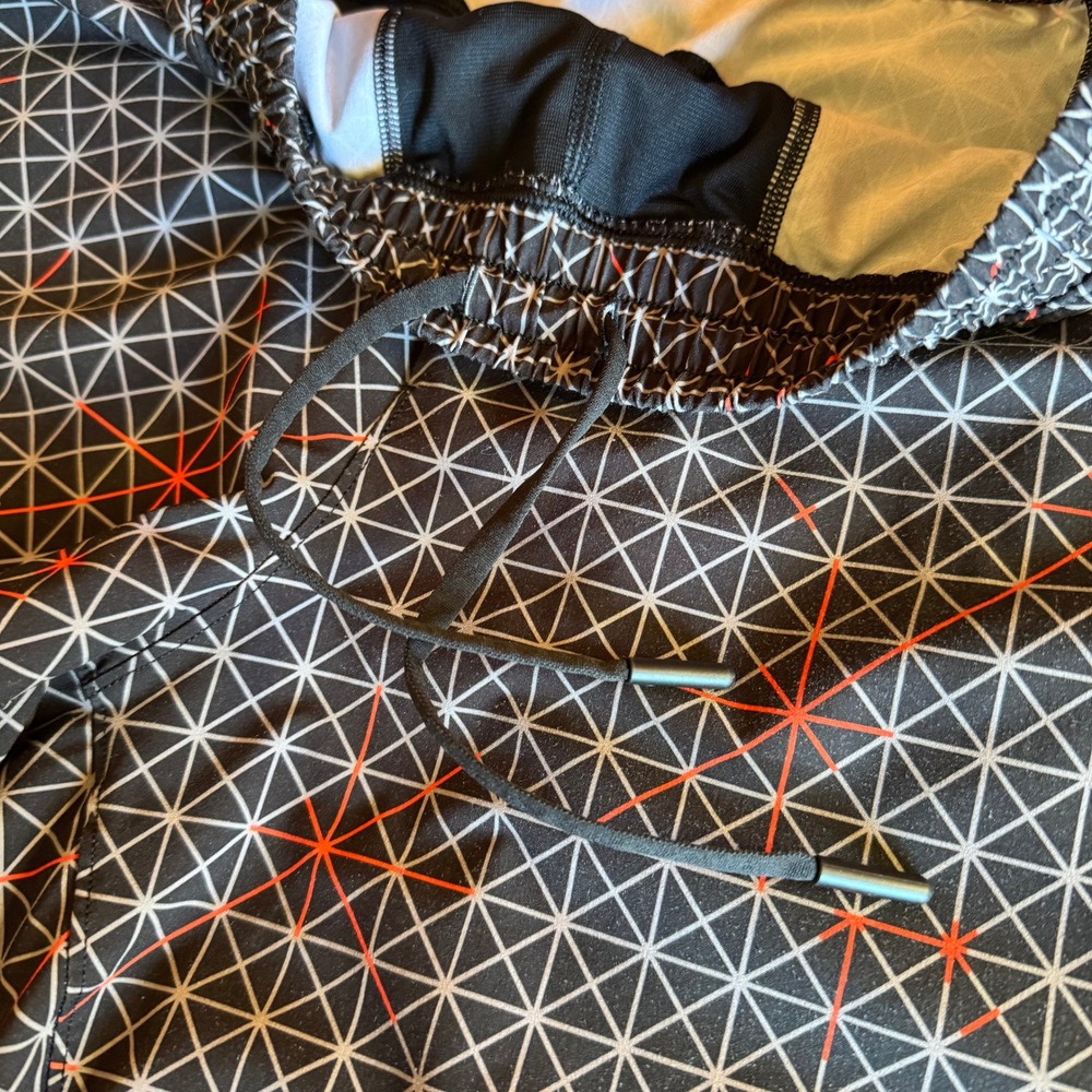 Lululemon Pace Breaker Linerless Shorts Mens Medium Black Orange Geometric 7" - Picture 2 of 9